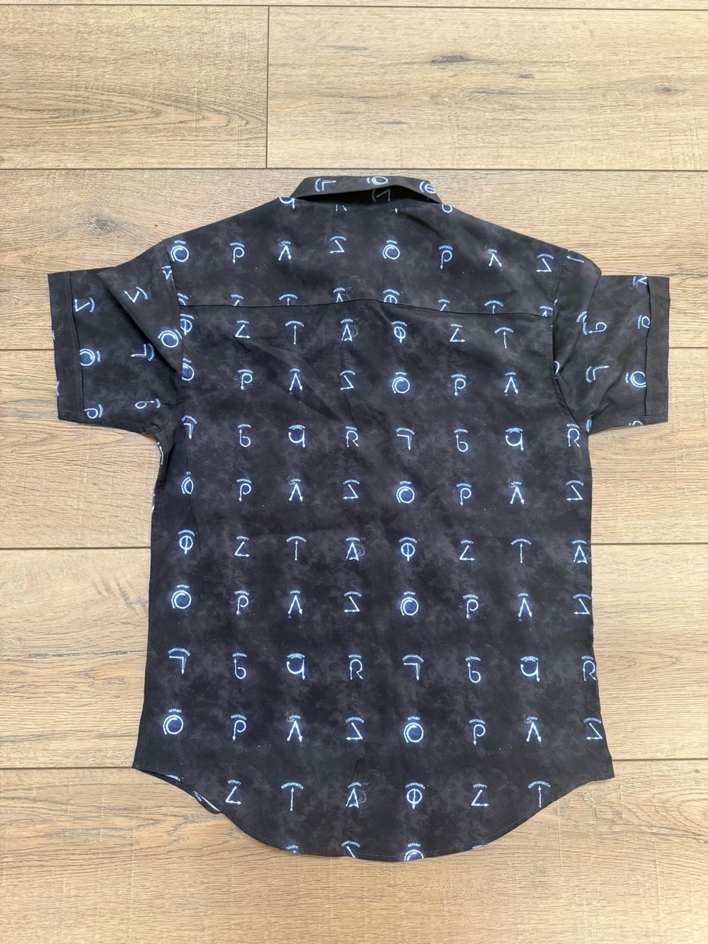 Men's Black Short-Sleeve Button-Up Shirt with Blue Print RSVLTS - Picture 2 of 2